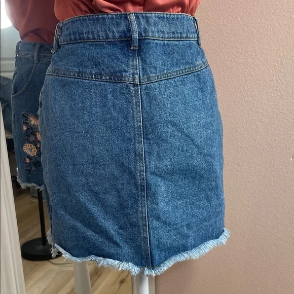 Lunik Embroidered Denim Mini Skirt M Blue Floral Frayed Hem Y2K Cottagecore - Picture 3 of 6